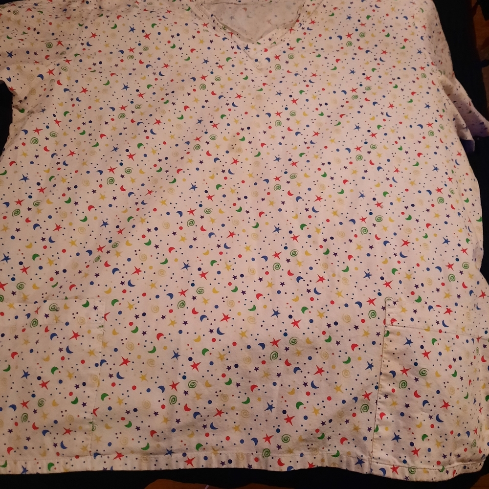 Two scrub tops - Picture 5 of 9